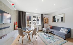 Haban Haus 2Br & Balcony Sleeps 8